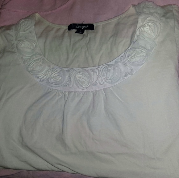 Bydesign Tops - White Rossete Rose Roses Short sleeve Top Blouse